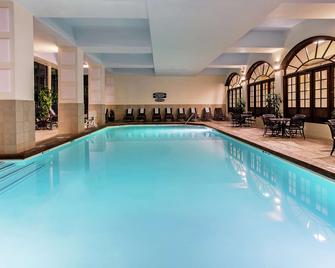 Embassy Suites by Hilton Nashville Airport - נאשוויל - בריכה