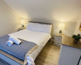 Beside the sea & minutes from Cliffs-Clahane Shore Lodge - Liscannor - Спальня