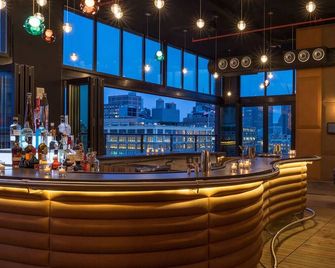 Bohemian Chic Room w/ Rooftop Views Access in Heart of SoHo - Pets Welcome - نيويورك - بار