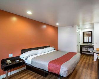 Motel 6 Monterey Park Ca - מונטריי פארק - חדר שינה