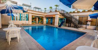 珍珠飯店 - 拉巴斯 - 游泳池