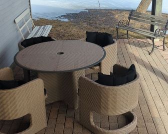 Relaxing Blue House on the Farm, 8 minutes from the lake! - Sorrento - Balkon