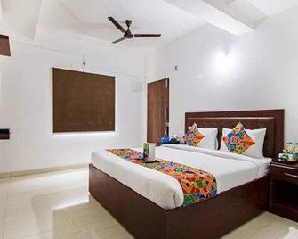 Fabhotel Limestone Aura - Hyderabad - Bedroom