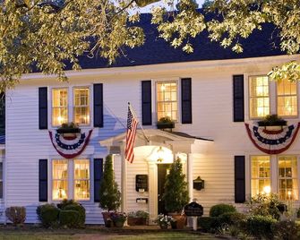 A Williamsburg White House Inn - Williamsburg - Rakennus