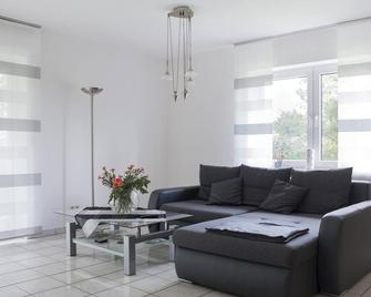 Apartment Alfons Hein - 2-bed apartment with shower and bath/WC, terrace - Nachtsheim - Sala de estar