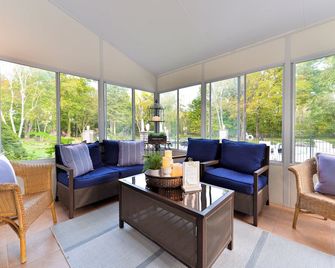 Nevis Estate Boutique Hotel - Perth - Living room