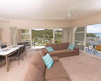 Sunny Spacious Seaview Stunner - Paihia - Living room