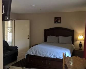 Studio Condo Groundfloor 405sqft - Surprise - Bedroom