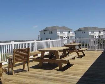 Newly Renovated, Waterfront, Poolside, Ground-Floor, King Bed & Wifi - Atlantic Beach - Balcony