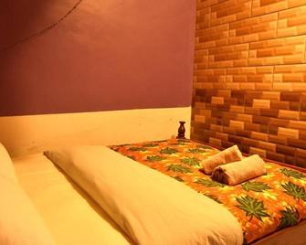 Amahoro Guest House - Double Room with Private Shower Room - Ruhengeri - Habitación