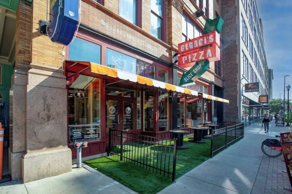 Downtown Gym Sauna Parking Pet Friendly - Cleveland