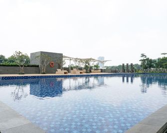 Modern And Comfort Studio At Ciputra International Apartment - Jakarta - Piscine
