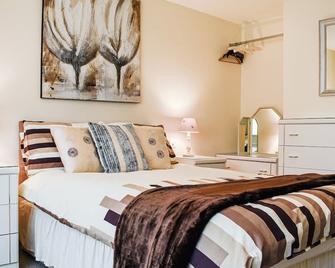 Between The Forest And The Sea - New Milton - Bedroom
