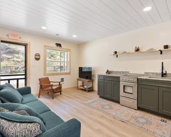 Squam waterfront 2 bed 2bath (Suite 8) - Holderness - Wohnzimmer
