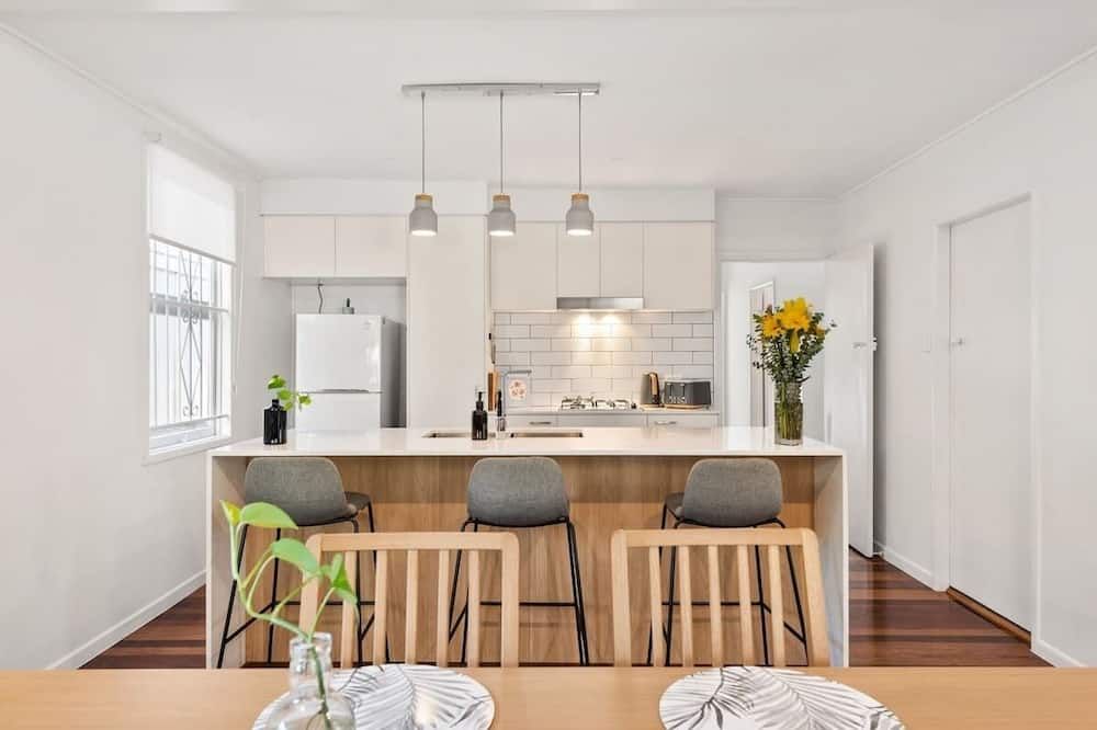 Contemporary Cute! 2bed/1bath/1car~house~10min Cbd - Brisbane - Comedor
