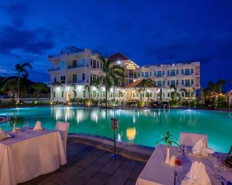 Sangkahak Mith Hotel - Kep - Pool