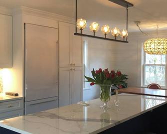 Westport In-Town Stay - Westport - Dining room