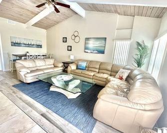 FREE Heated Pool, Weber Gas Grill, 3 miles to the beach! - West Palm Beach - Sala de estar