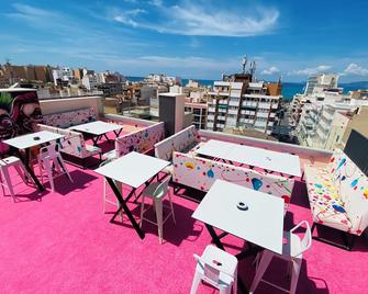 We Street Hostel - El Arenal-Albergue Turístico - פלמה דה מיורקה - מרפסת