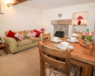 Field View - Hope Valley - Dining room