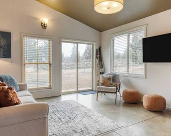 The Gem Estate by Avantstay Modern Farmh - Sisters - Sala de estar