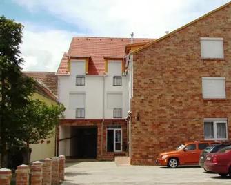 Emanapartmanok Sárvár - Sárvár - Budova