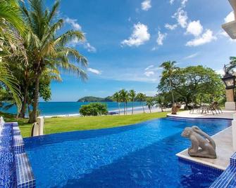 Stunning Luxury Mansion in Playa Flamingo with Six Bedrooms and Beachfront Acces - Playa Flamingo - Pool