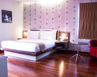 Hero Hotel Ambon - Ambon - Bedroom