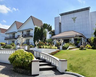 Thunderbird Resorts - Rizal - Binangonan - Edificio