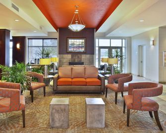 Holiday Inn & Suites Green Bay Stadium By IHG - Green Bay - Lounge