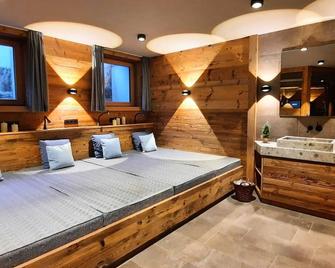Hahnenkamm Suite Ski-In Ski-Out Direkt An Der Hahnenkammbahn - Kitzbühel - Bedroom