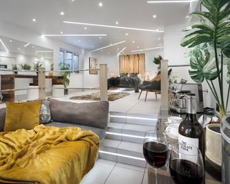 Aphrodites Group - Windermere - Lobby