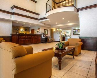 Comfort Suites East Brunswick - East Brunswick - Lobby