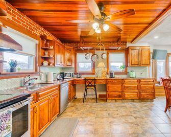 Niagara Farmhouse Cottage with Attic & heated Pool - Niagara Falls - Keuken