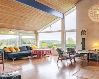 4 person holiday home in Struer - Struer - Huiskamer