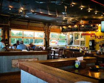 Pickwick Hills Lakeview Retreat - Iuka - Servicio de la propiedad