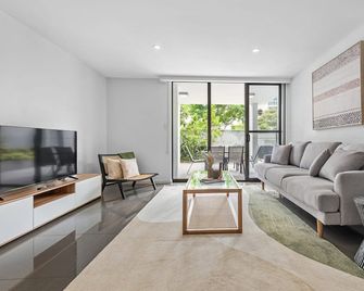 Modern Luxury in Our Beautifully Appointed Three-Bedroom Apartment - Brisbane - Sala de estar