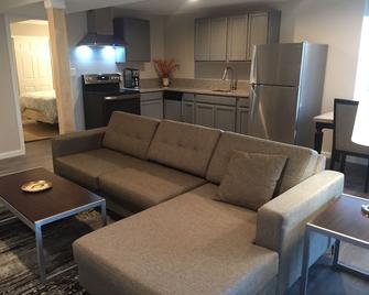 Executive Suite 1 Bedroom - Thornton - Living room