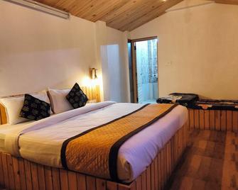 Ashtapad Saamaayik Resort - Mukteshwar - Bedroom