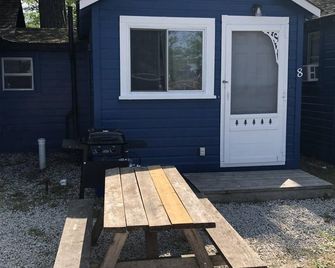 Dock Life Cottage 8 - Riverside, 1 Bedroom, Wasaga - Wasaga Beach - Patio