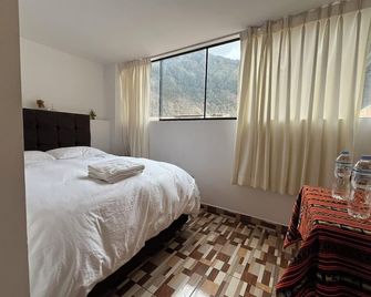 Hostal Apu Qhawarina - Ollantaytambo - Спальня