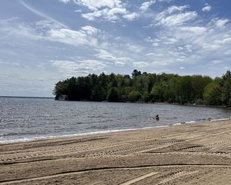 Century Home in Bracebridge Muskoka - Bracebridge - Playa
