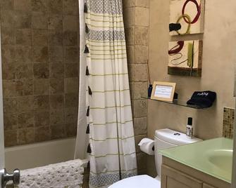 Private Cozy Suite/Cannery Row - Monterey - Bathroom