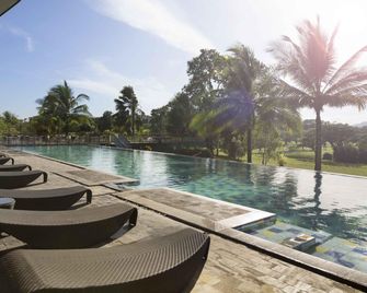 Novotel Manado Golf Resort & Convention Center - Manado - Pool