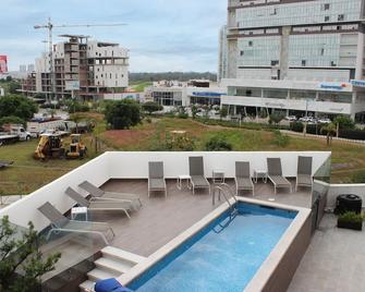 Laviu B&B Luxe Suites - La Concepción - Piscina