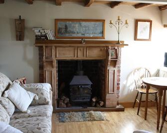 Cosy and Comfortable Cottage with the Best Views of the Wye Valley - Hereford - Living room