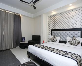 Oyo 9050 Hotel Saya - Gwalior - Habitación