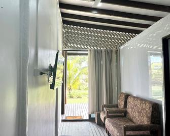 Top Farmstay Tuvurara Savusavu. 9674533 - Savusavu - Living room