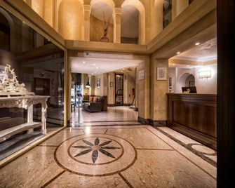 B&B Hotel Firenze Pitti Palace al Ponte Vecchio - Florenz - Lobby
