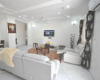 B2 Self Catering Apartments - Banjul - Living room